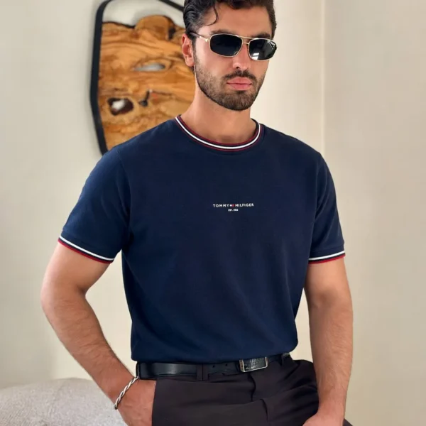 تی شرت تامی یقه گرد مدل 909308 با پارچه جودون گرم پایین